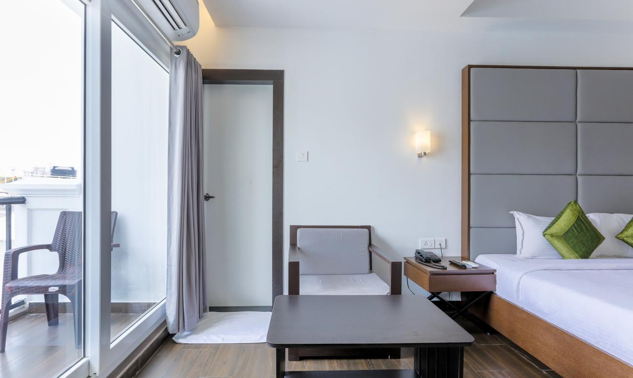 Kochi Hotel Crown Suites מראה חיצוני תמונה