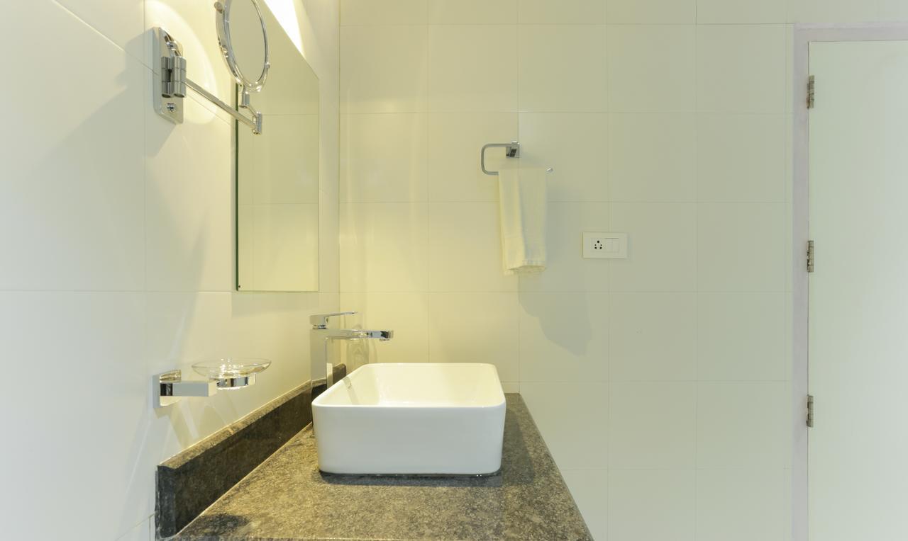 Kochi Hotel Crown Suites מראה חיצוני תמונה