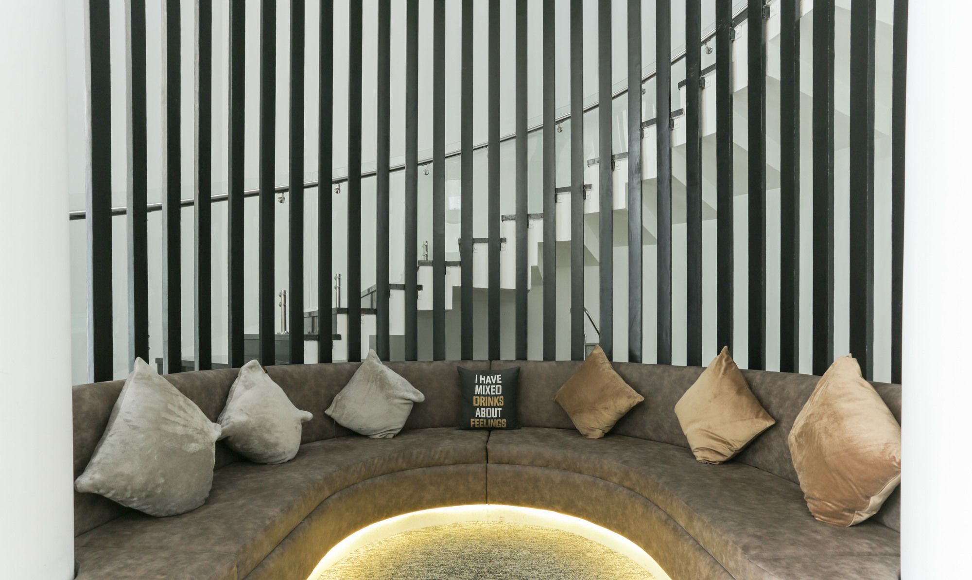 Kochi Hotel Crown Suites מראה חיצוני תמונה