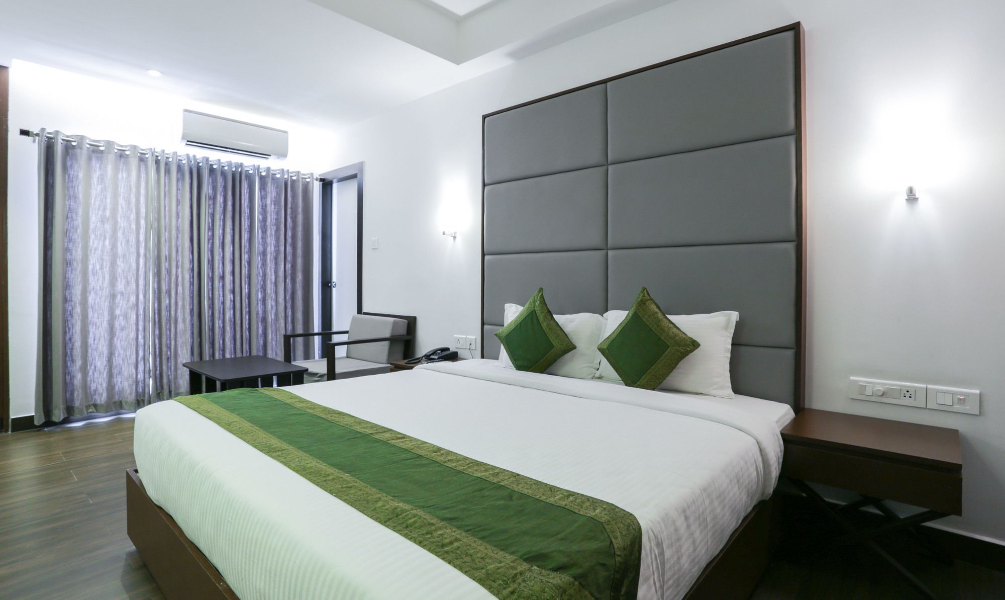 Kochi Hotel Crown Suites מראה חיצוני תמונה