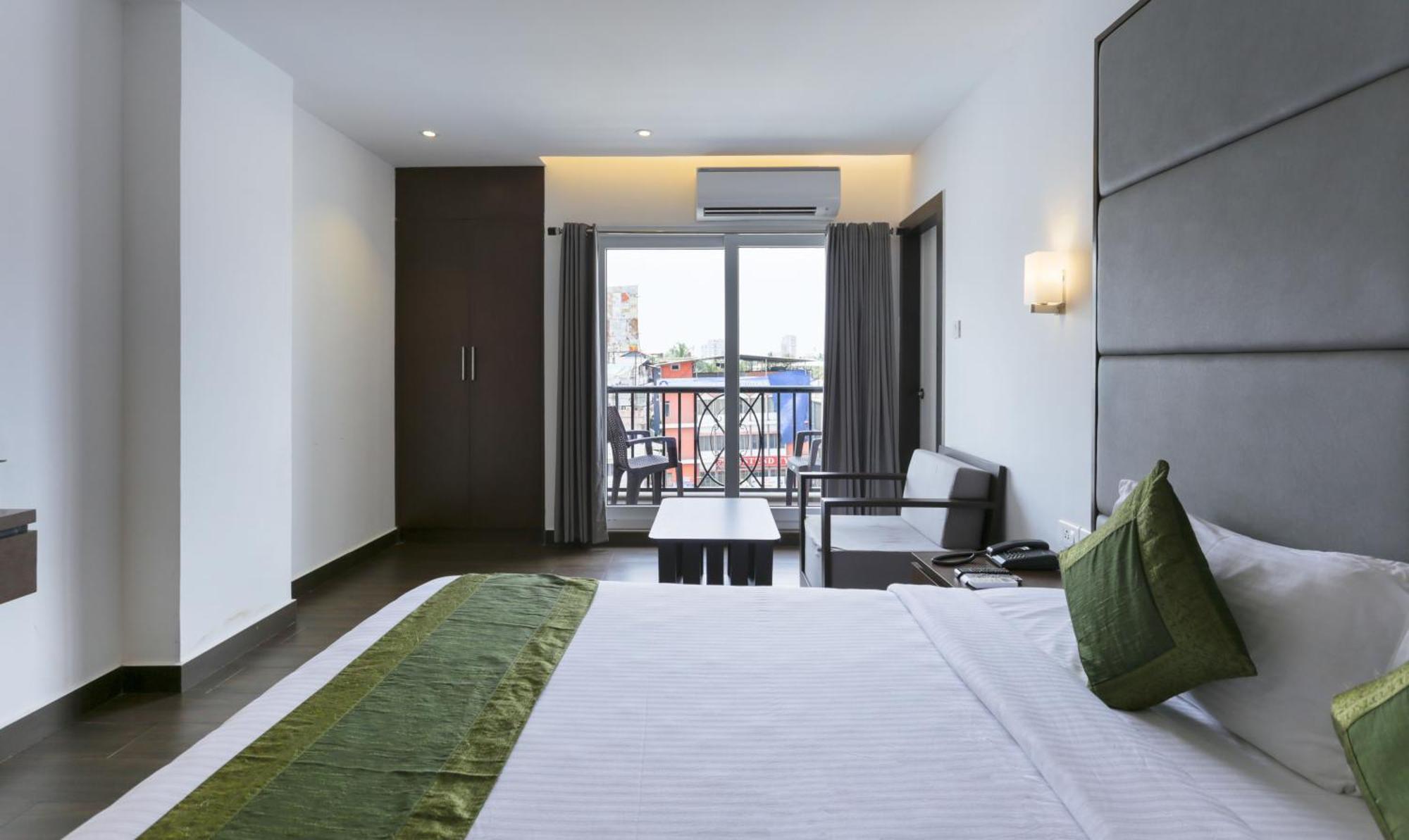 Kochi Hotel Crown Suites מראה חיצוני תמונה